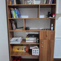 کتابخانه و میز تحریر