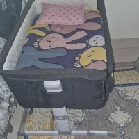 تخت کنار مادر