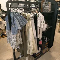 فروشنده بوتیک