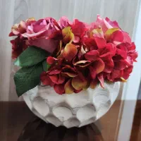 گلدان سنگی سفید با رگه طوسی