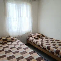 اتاق-با-کولر-گازی-و-سرویس-بهداشتی