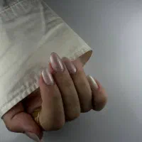 دستیار ناخن کار
