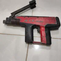 میخ کوب و صفحه گرانیت بر