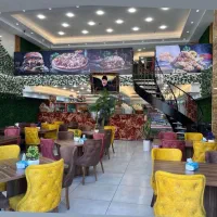 منشی خانم زیر ۲۵ سال برای فست فود