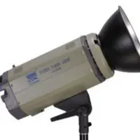 فلاش  استدیویی ۱۵۰ ژول به همراه پایه و چتر