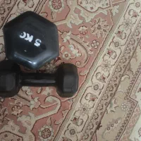 یک جفت دمبل پنج کیلویی