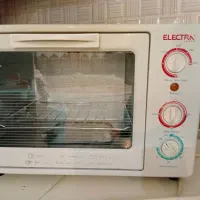 یک عدد توستر در حد نو به فروش می‌رسد