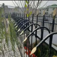 حفاظ ابشاری شاخ گوزنی نرده روی دیوار نرده دیواری