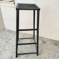 چهار پایە فلزی