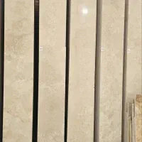 سنگ از درب مجموعه کرم عسلی تراورتن به محل شما