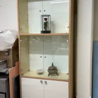 کتابخانه چوبی شیشه ای