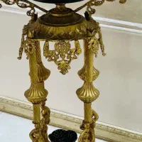 میوه خوری کنار سالنی