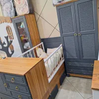 کمد ویترین نوزاد ۳ درب / آرام‌بند /ریل ساچمه‌ای