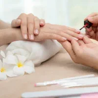 دنبال بهترین سالن های کاشت ناخن در مشهد هستی