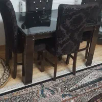 میز ناهار خوری ۴نفره کاملا سالم