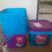 تعدادی سطل سس مایونزبادرب