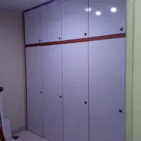 کارگر نجاری ساده نیمه وارد استاد کار درب چوبی