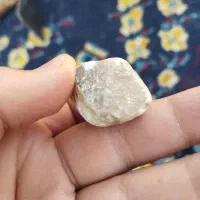سنگ راف کهنه یاقوت سفید مصور