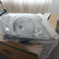 یک جفت چراغ جلو هایلوکس
