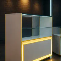 ویترین میز پیشخوان شیشه ای با نور و‌ نما