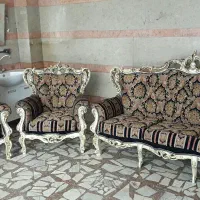 یک دس مبل چوبی در حد نو