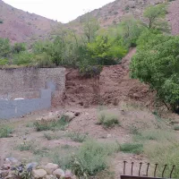 زمین-بر-جاده-اصلی-فشم