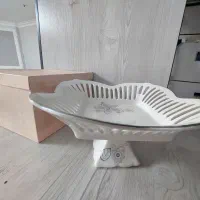 تعدادی ظرف پذیرایی
