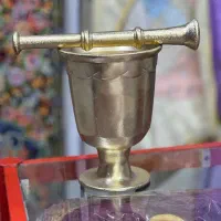 هاون برنجی پایه دار در حد نو