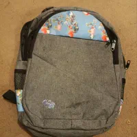 کیف مدرسه و کتاب داستان