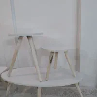 میز جلو مبلی. میز تحریر . تخت