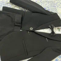 یک دست کت و شلوار پسرونه به همراه کفش و پیراهن