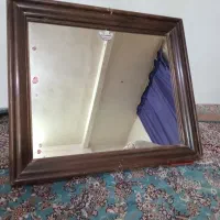آینه با قاب چوبی قدیمی