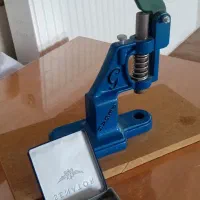 دستگاه پرس دکمه