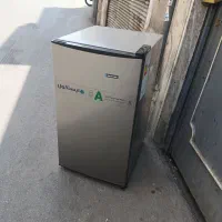 یخچال فریزر۵فوت ایستکول ۱سال کار مجردی کوچک هتلی