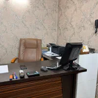 همکار خانم در پخش قطعات یدکی خودرو