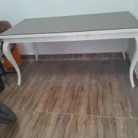 میز۶ نفره‌ کاملا سالم باشیشه دودی