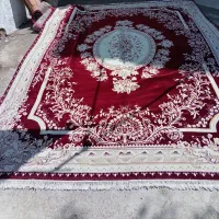 فرش تمیز مرتب چند جا زغال افتاده