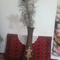 گلدون بزرگ و پر طاووس