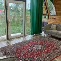 کلبه-سوئسی-دوطبقه-یک-اتاق-خواب