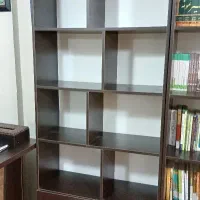 تعدادی کتابخانه کمد دار