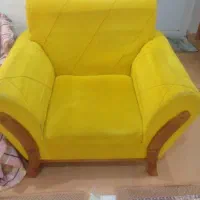 دو عدد مبل تک نفره همراه کوسن