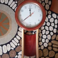 دو عدد ساعت دیواری