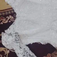 یک عددلباس عروس  همراه با شنل وتاج