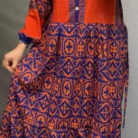 تعدادی لباس بفروش می‌رسد
