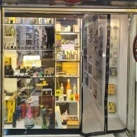 فروشنده ویپ شاپ ، دخانیاتی