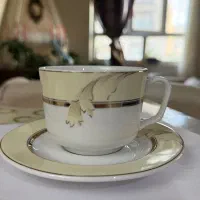 چینی درجه یک زرین کرم طلایی 6 نفره کامل 56 پارچه )