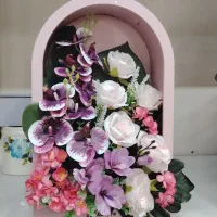 تعدادی باکس گل مصنوعی