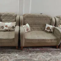 مبل راحتی 7نفره سالم تمیز باجلومبلی بادوتاعسلی