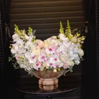 گل ارایی باغ تالار به قیمت بازار گل