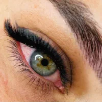 کاشت و اکستنشن مژه با بهترین متریال